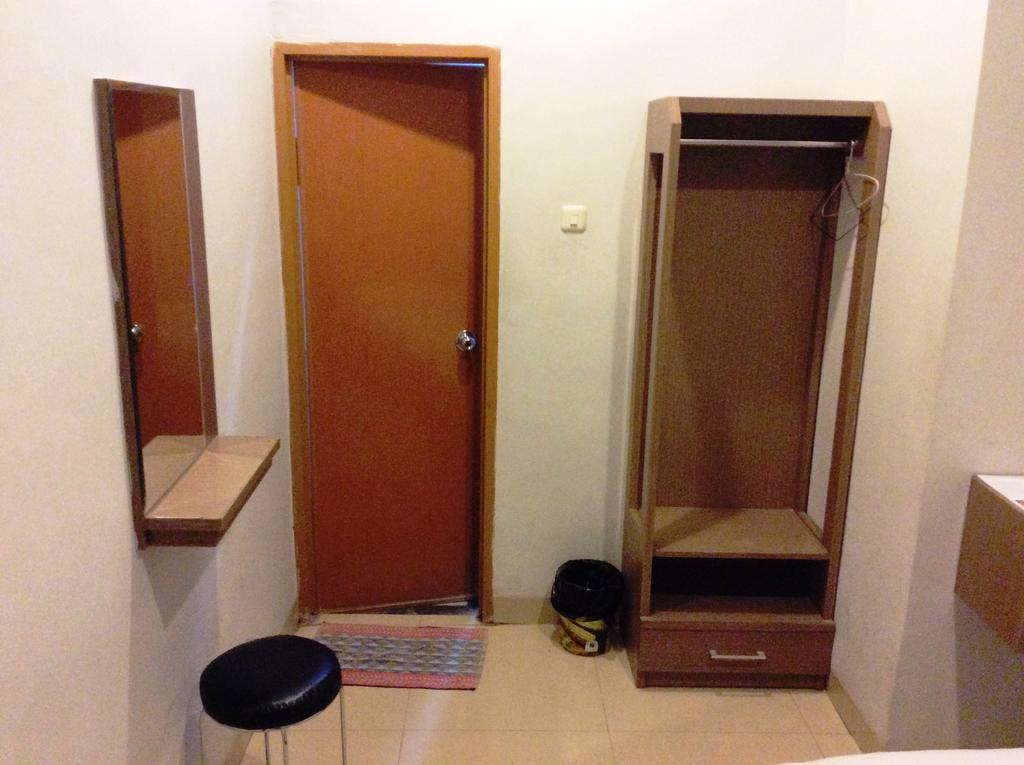 Hotel Diamond Makassar Chambre photo