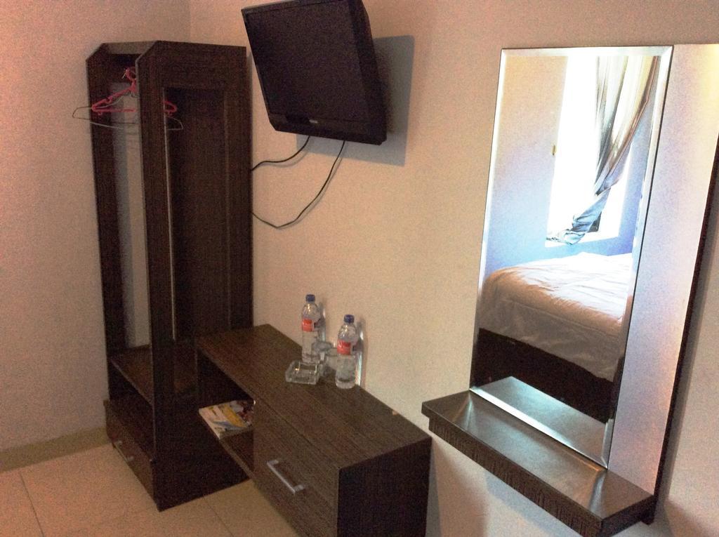 Hotel Diamond Makassar Extérieur photo