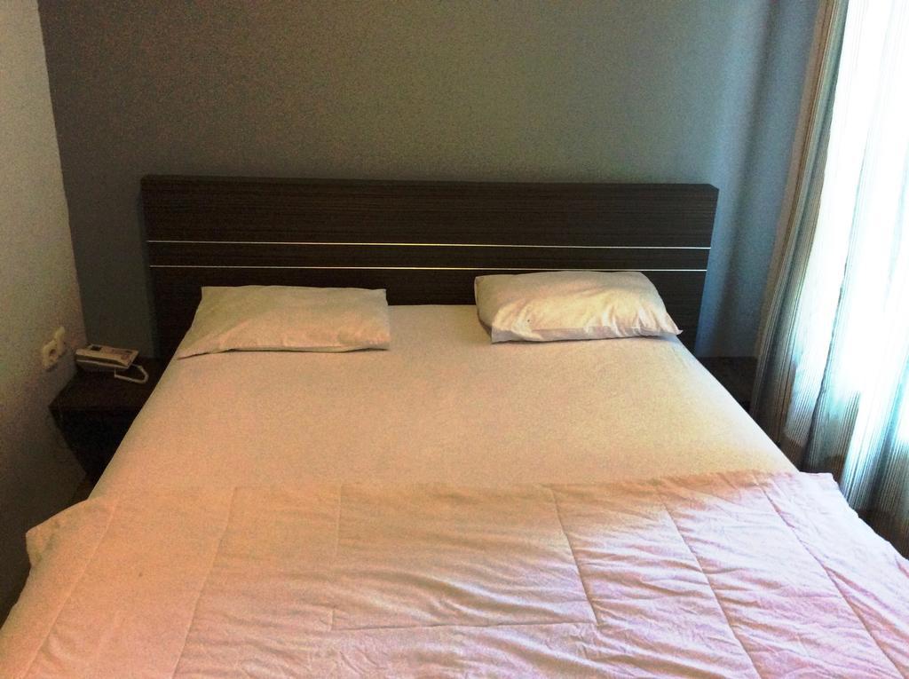 Hotel Diamond Makassar Chambre photo