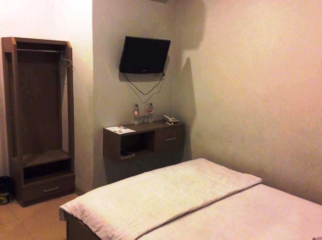 Hotel Diamond Makassar Extérieur photo