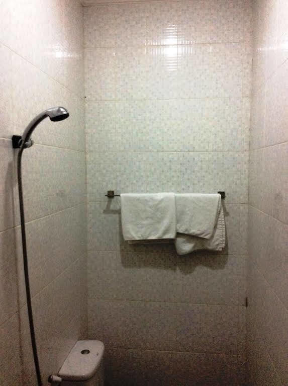Hotel Diamond Makassar Extérieur photo